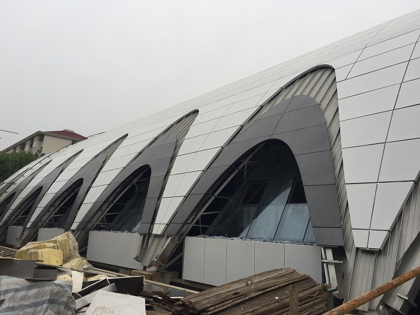 拓佳YX65-400鋁鎂錳板在武漢地質大學游泳館項目完美驗收